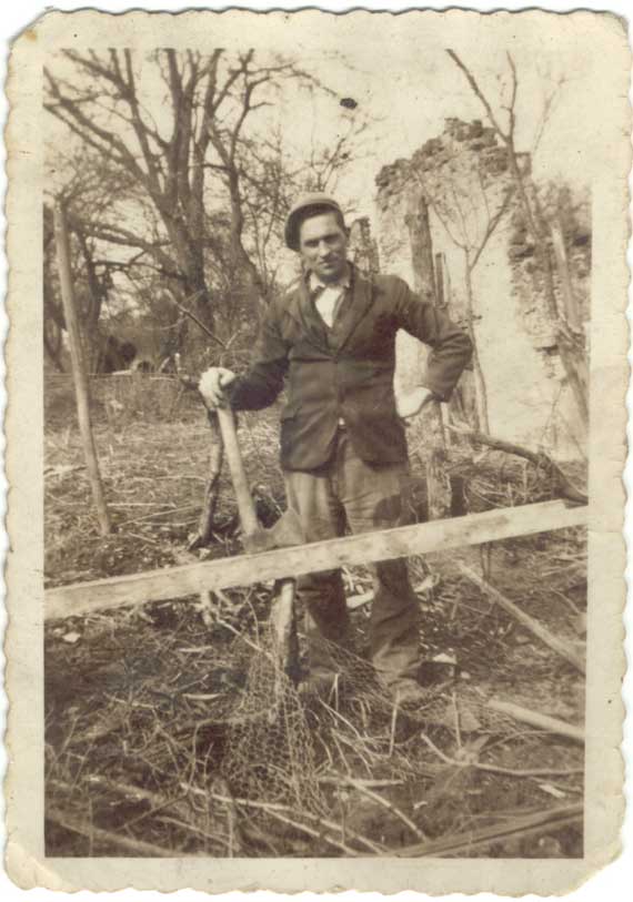 01-001.jpg (53862 bytes)