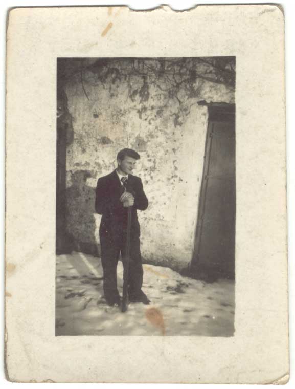 01-002.jpg (30708 bytes)