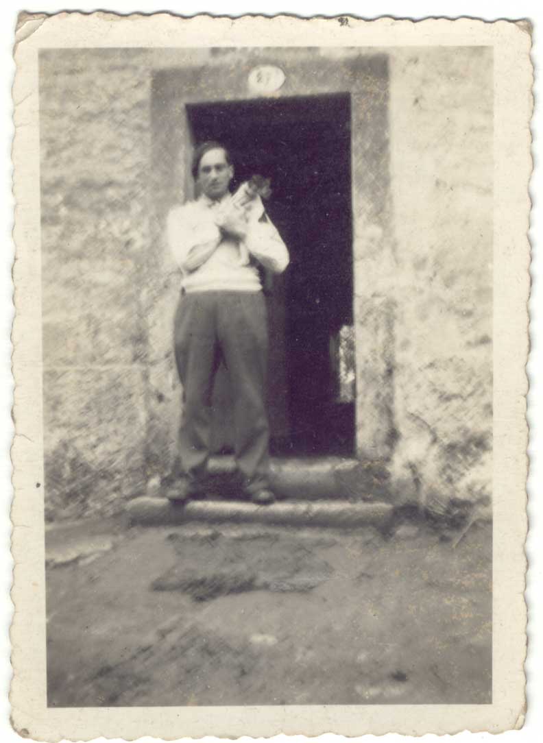 01-005.jpg (53049 bytes)