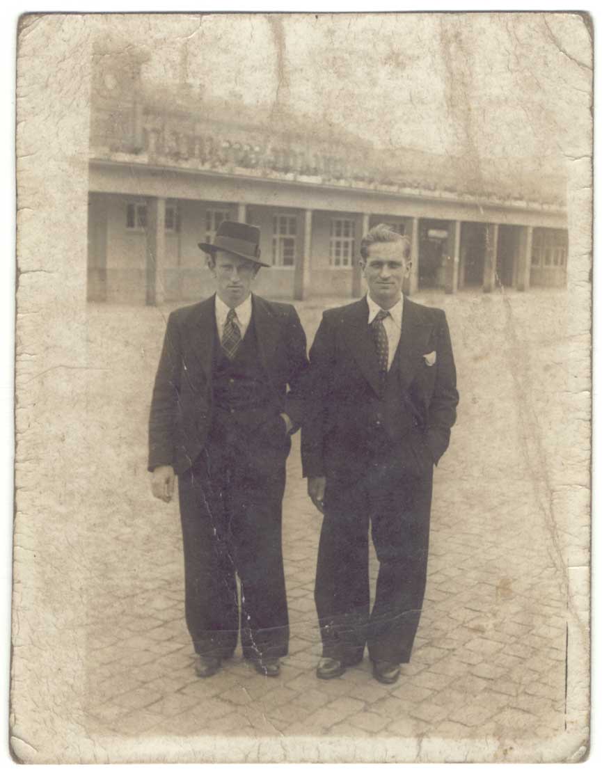 01-006.jpg (67507 bytes)