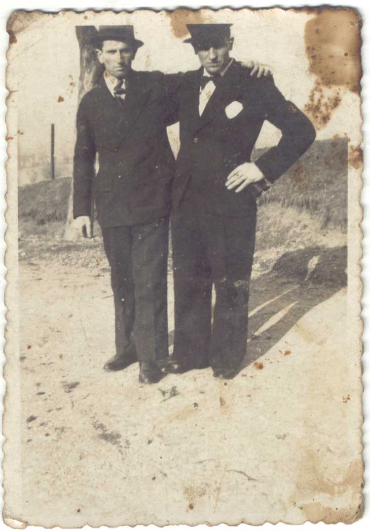 01-007.jpg (58414 bytes)