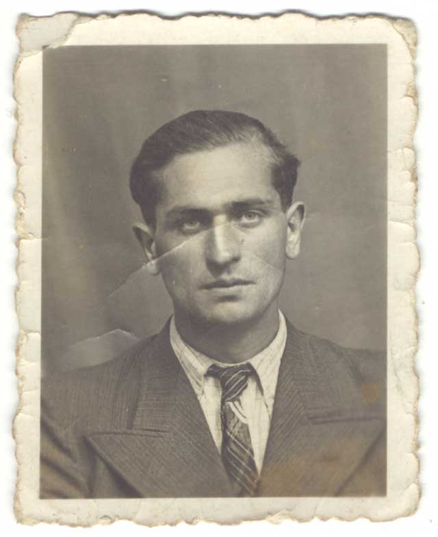 01-008.jpg (27763 bytes)