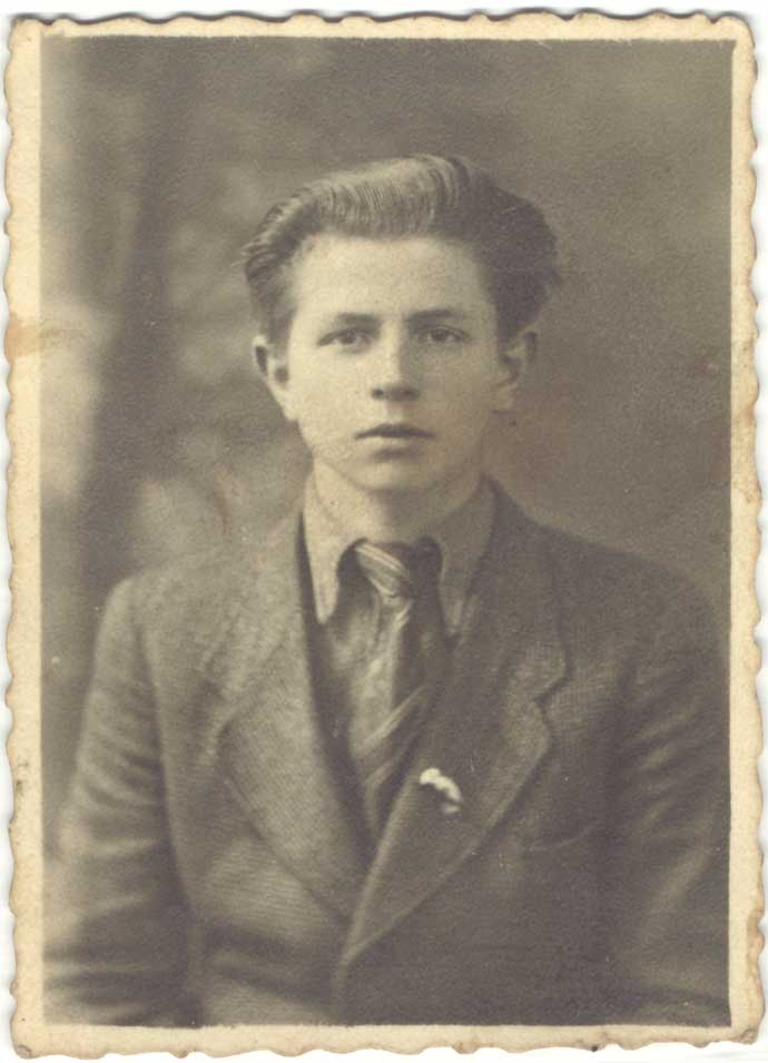 01-010.jpg (44164 bytes)