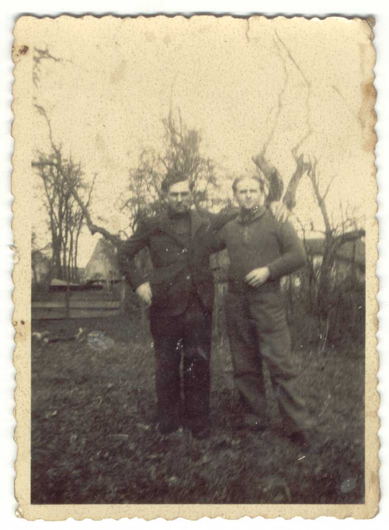 01-012.jpg (64621 bytes)