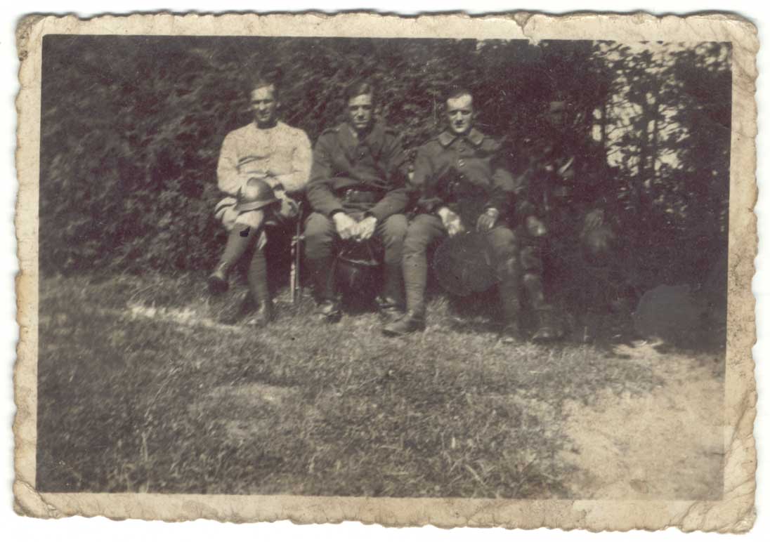 01-014.jpg (75583 bytes)