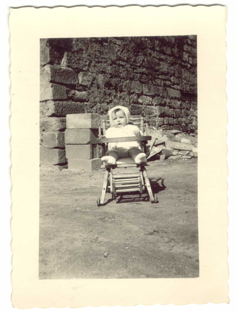 01-024.jpg (90167 bytes)